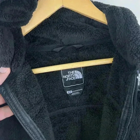 The North Face Womens Fuzzy Jacket with Hood - Warm and Stylish - Picture 5 of 6